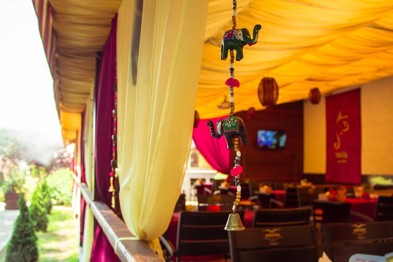 India Palace Hotel Харков Екстериор снимка