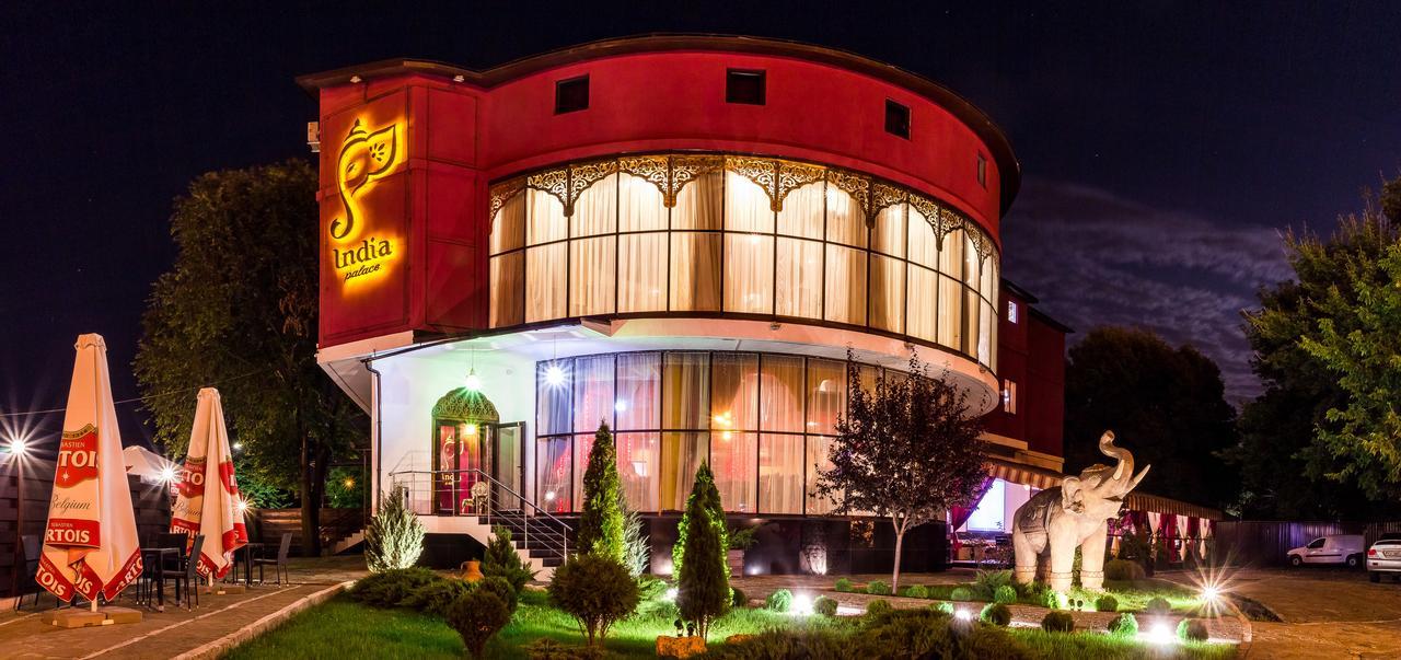 India Palace Hotel Харков Екстериор снимка